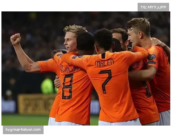 荷兰队德容中场核心 控球体系遭遇日本队高位逼抢考验